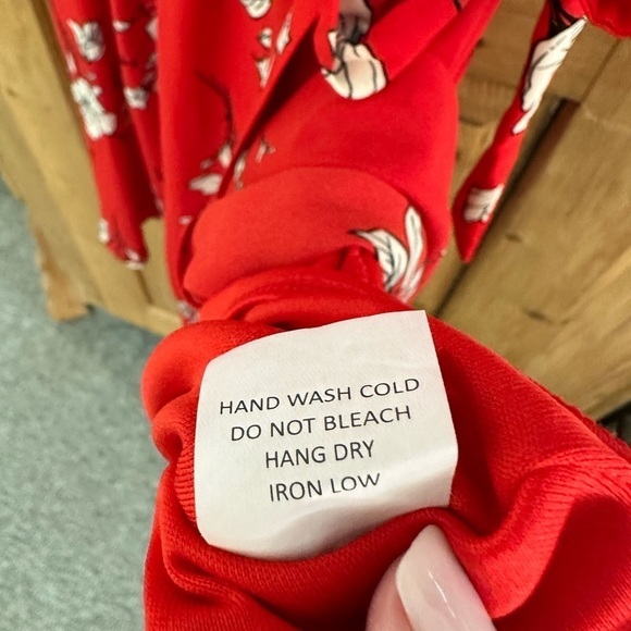 Women’s Sienna Sky Red White Floral Wrap Style Dress Sz Small Feminine Romantic - Picture 9 of 12